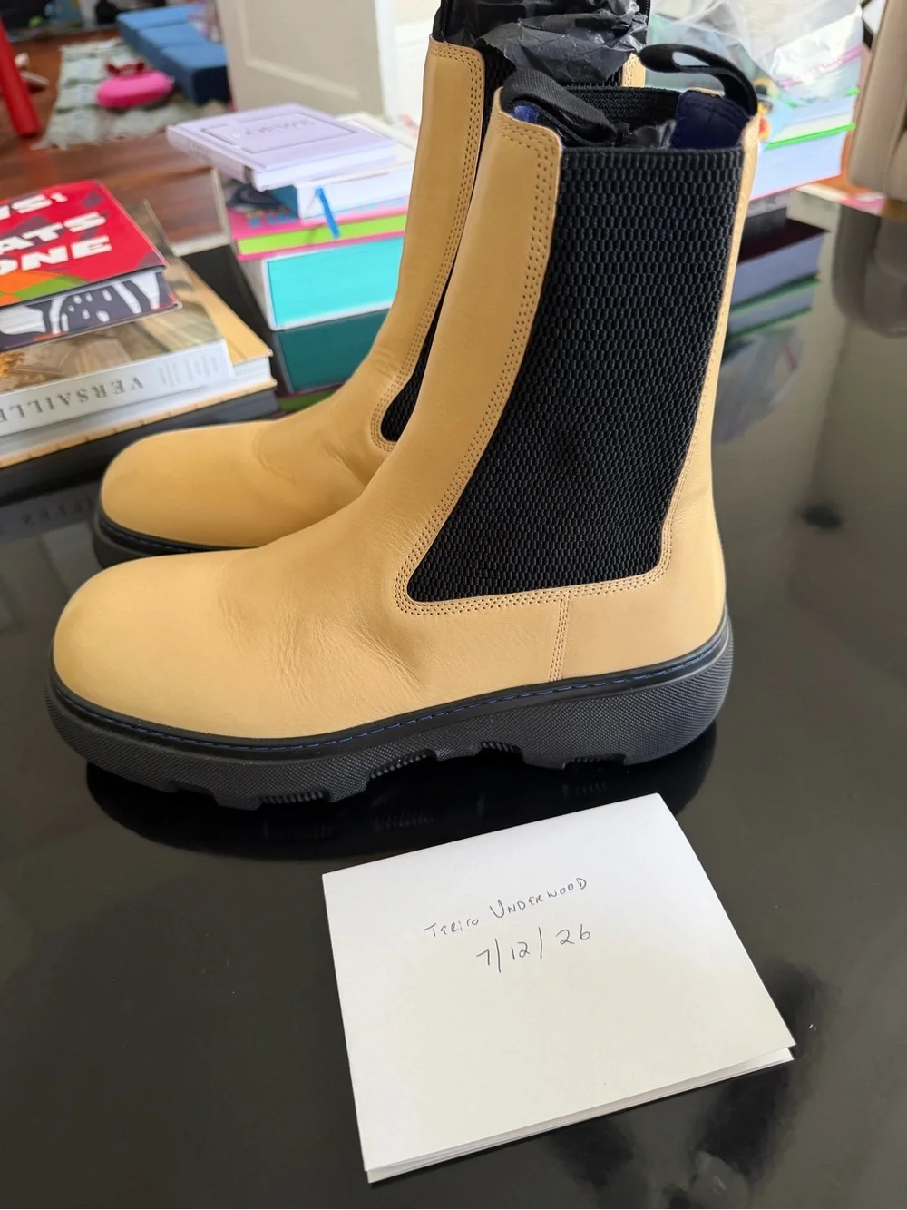 Like New! BURBERRY Leather Chelsea Boots Size 41/8!